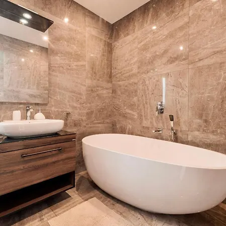 Lejlighed Superb 3 Bed Penthouse With Large Terrace