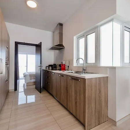 Superb 3 Bed Penthouse With Large Terrace *