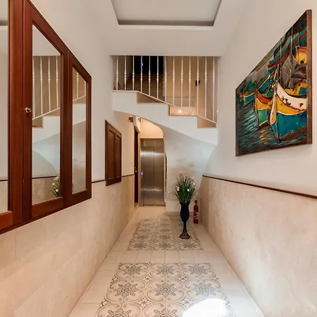 Lejlighed Superb 3 Bed Penthouse With Large Terrace Sliema