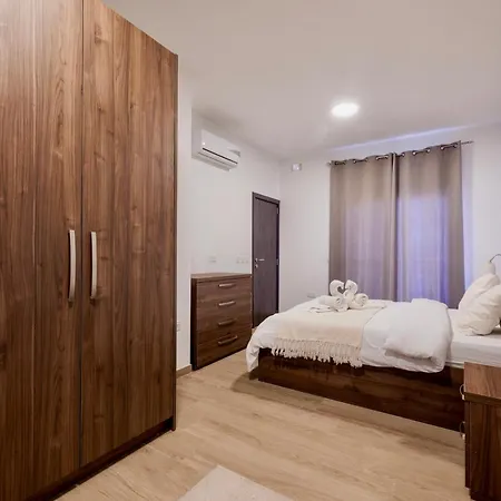 Superb 3 Bed Penthouse With Large Terrace Appartement Sliema