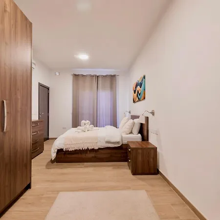 Superb 3 Bed Penthouse With Large Terrace Apartment