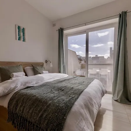 Superb 3 Bed Penthouse With Large Terrace Апартаменты *