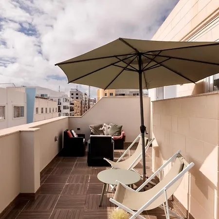 Apartment Superb 3 Bed Penthouse With Large Terrace *