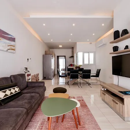 Superb 3 Bed Penthouse With Large Terrace