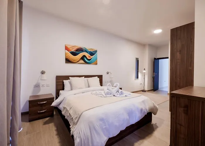 Superb 3 Bed Penthouse With Large Terrace Apartament *