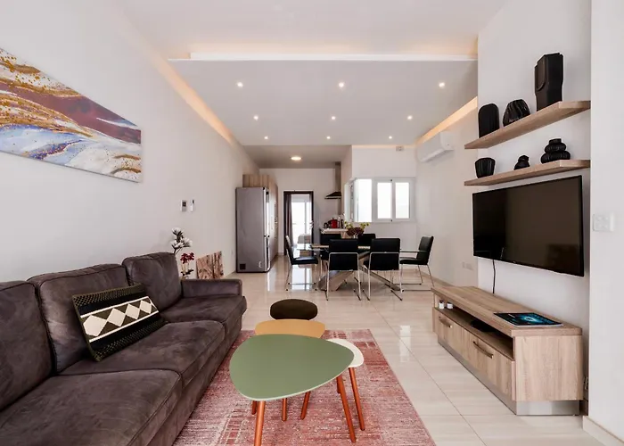 Superb 3 Bed Penthouse With Large Terrace