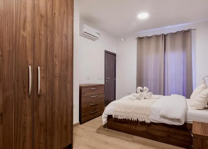 Superb 3 Bed Penthouse With Large Terrace Apartament Sliema