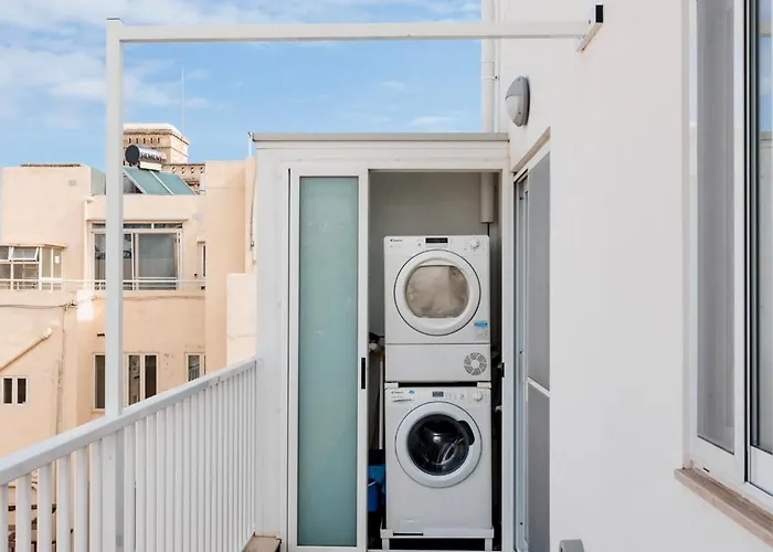 Superb 3 Bed Penthouse With Large Terrace Apartament Sliema