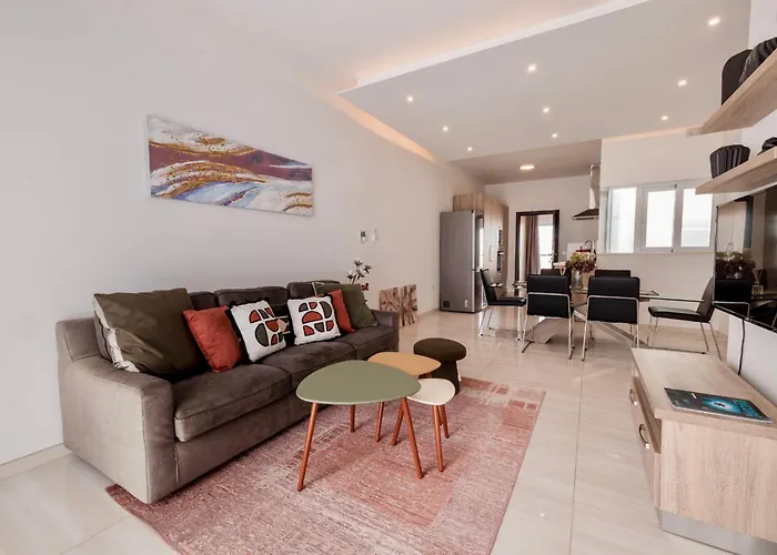 Superb 3 Bed Penthouse With Large Terrace * Sliema